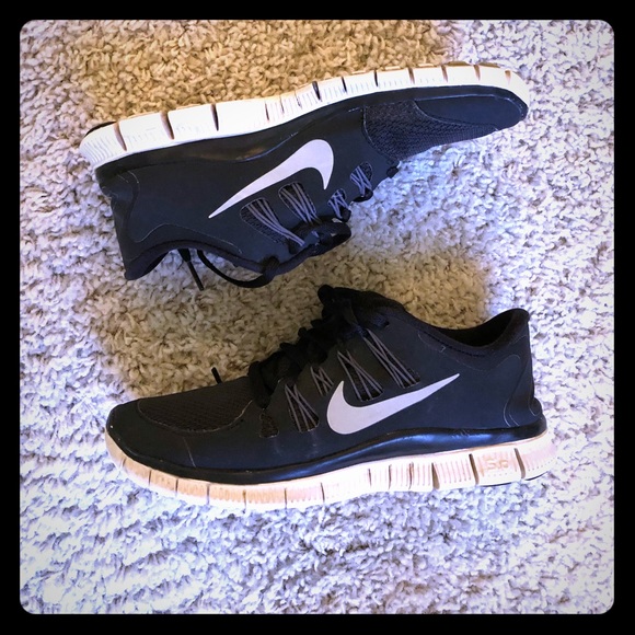 Nike Shoes - Nike Free Run 5